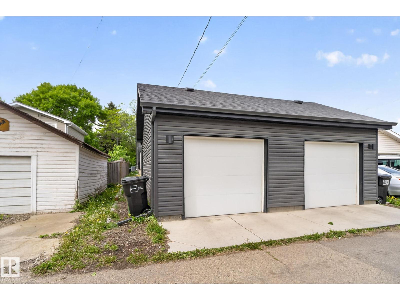 11539 86 ST NW - 38