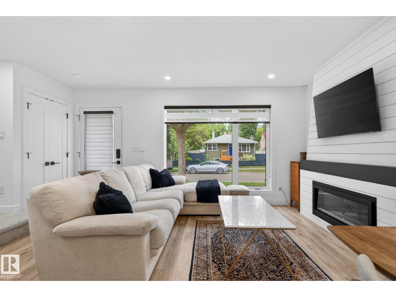 11539 86 ST NW - 8