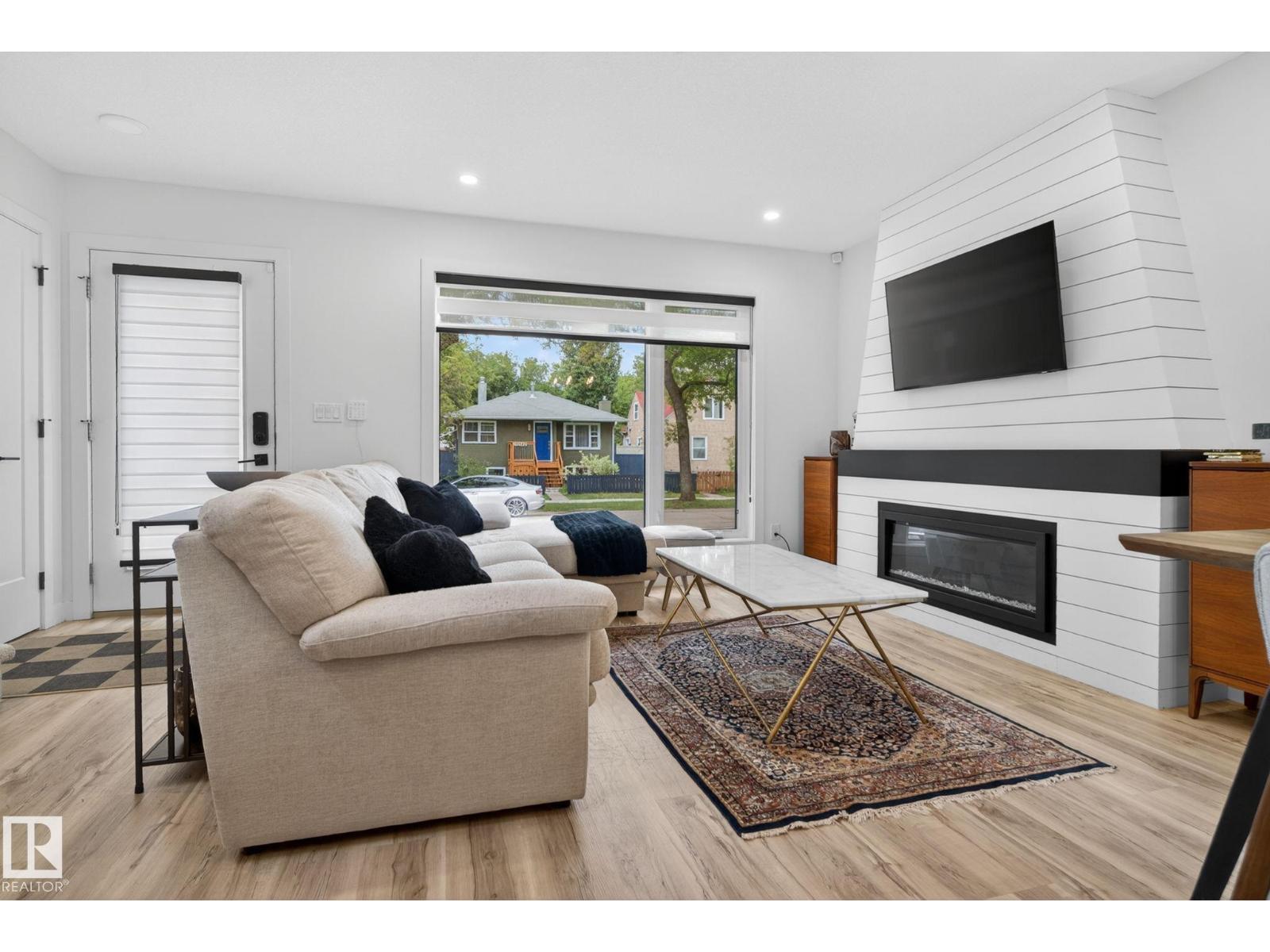 11539 86 ST NW - 9