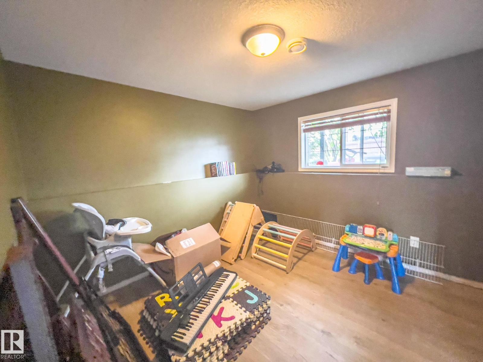 3802 42 AV — photo 17