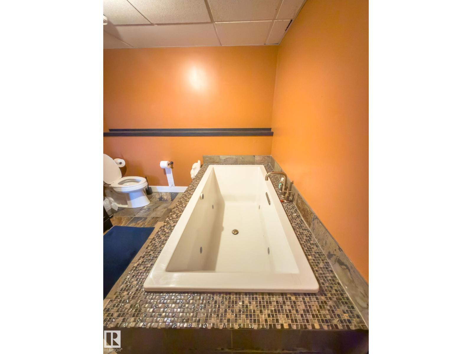 3802 42 AV — photo 19