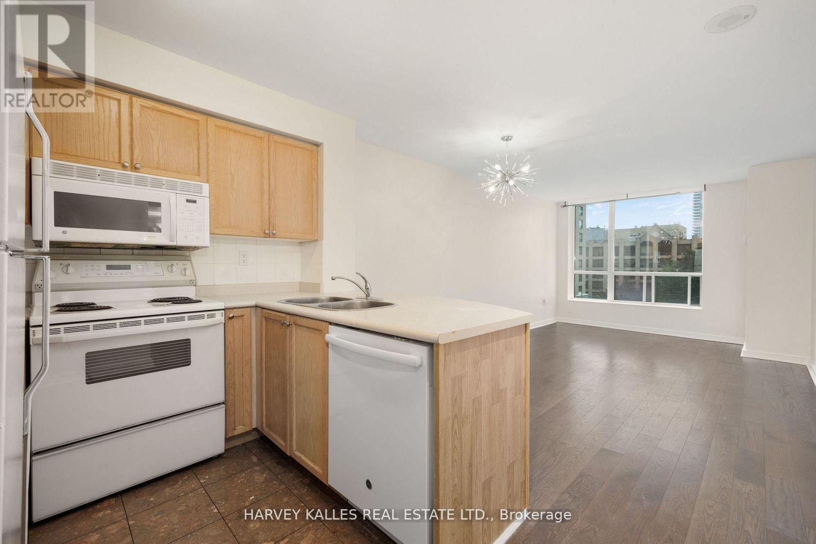 #512 109 FRONT STREET E - 10