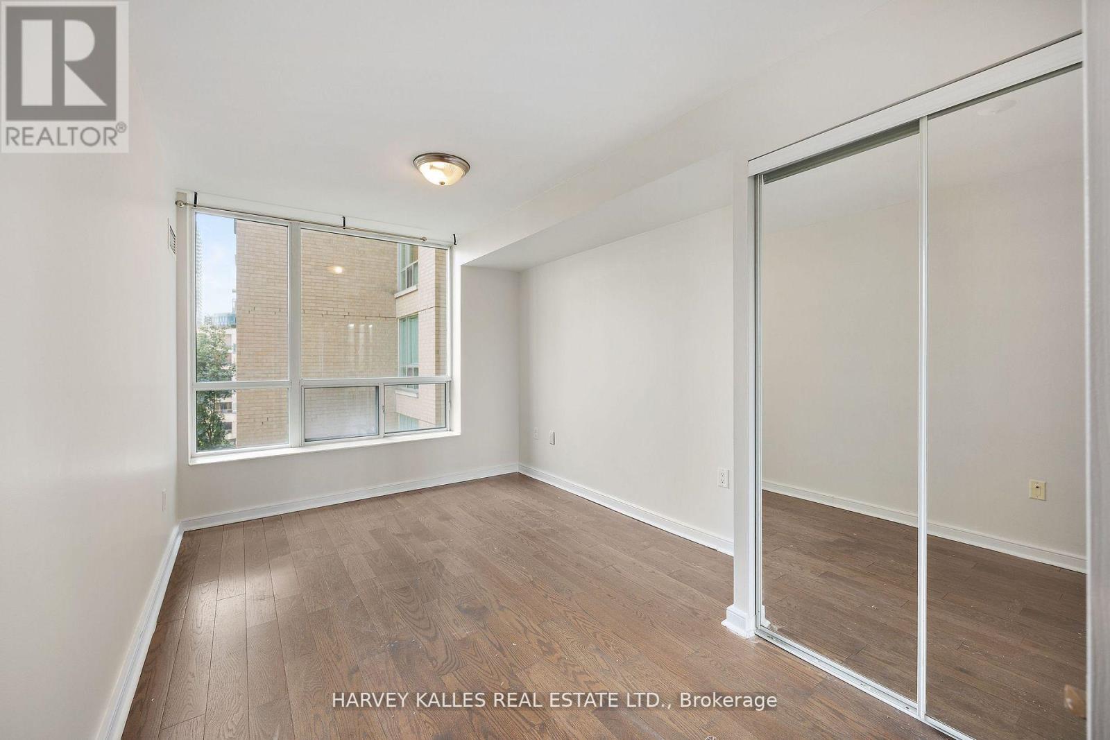 #512 109 FRONT STREET E - 12