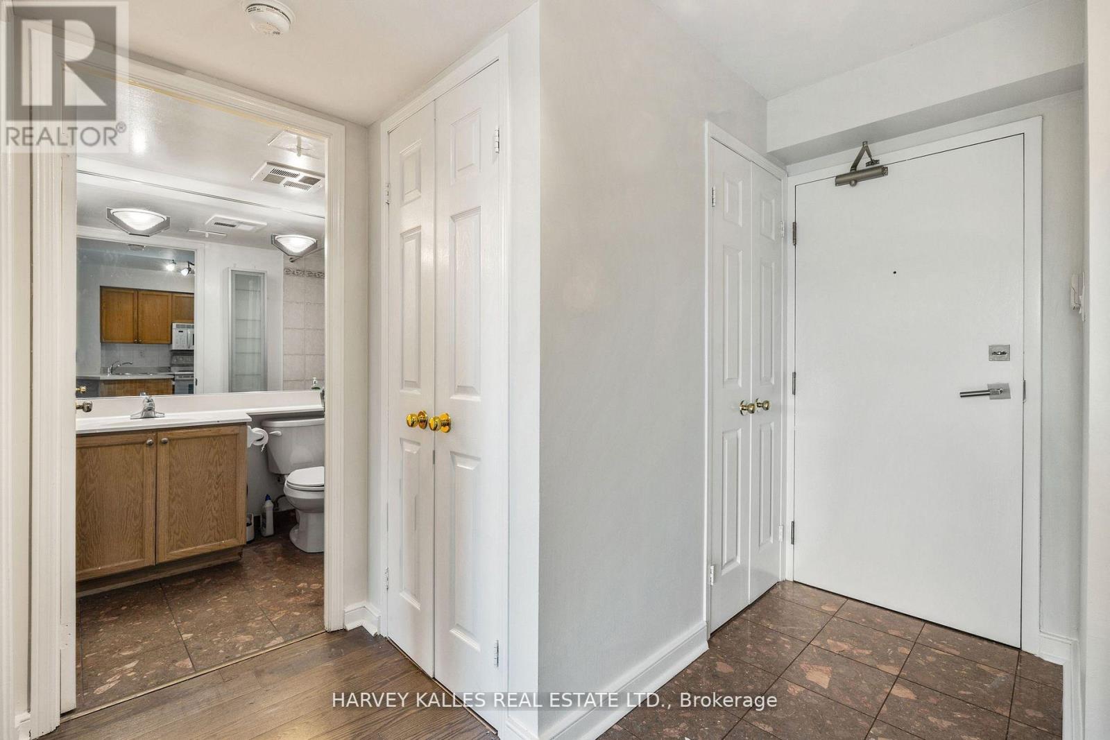 #512 109 FRONT STREET E - 16