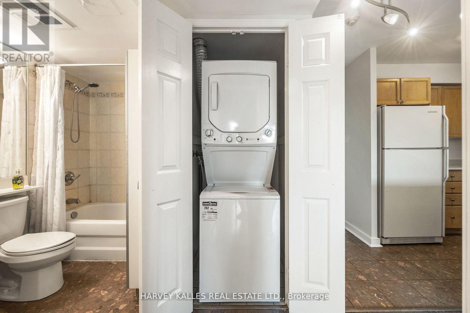#512 109 FRONT STREET E - 17