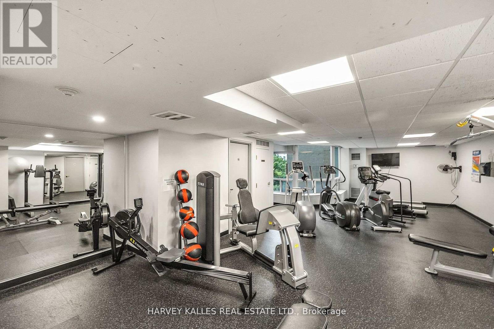 #512 109 FRONT STREET E - 21