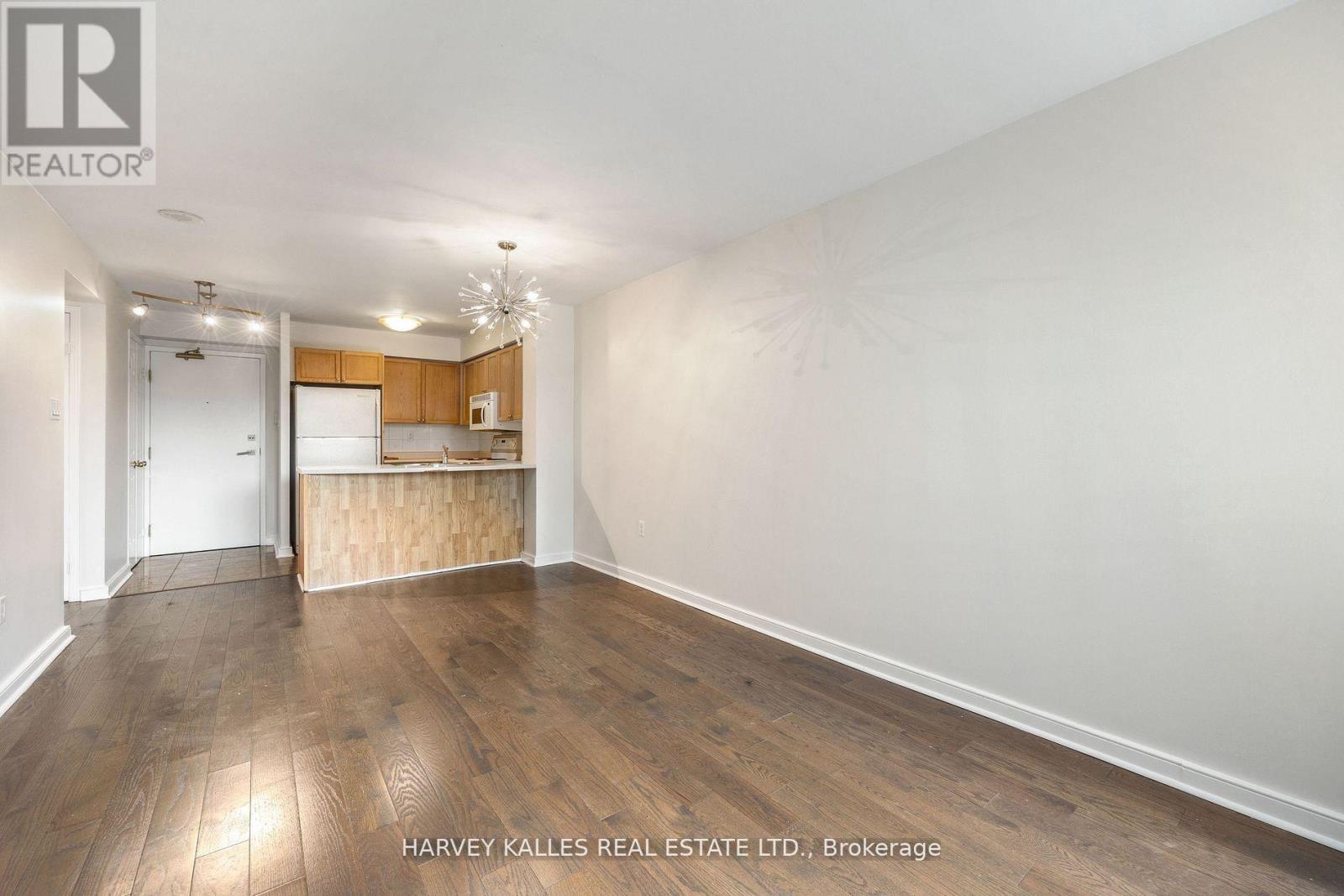 #512 109 FRONT STREET E - 6