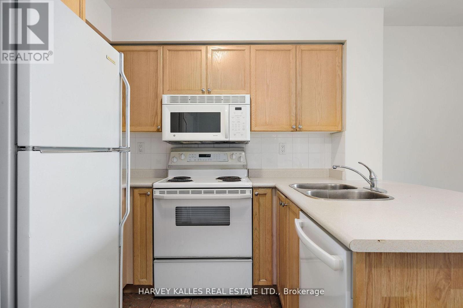 #512 109 FRONT STREET E - 9