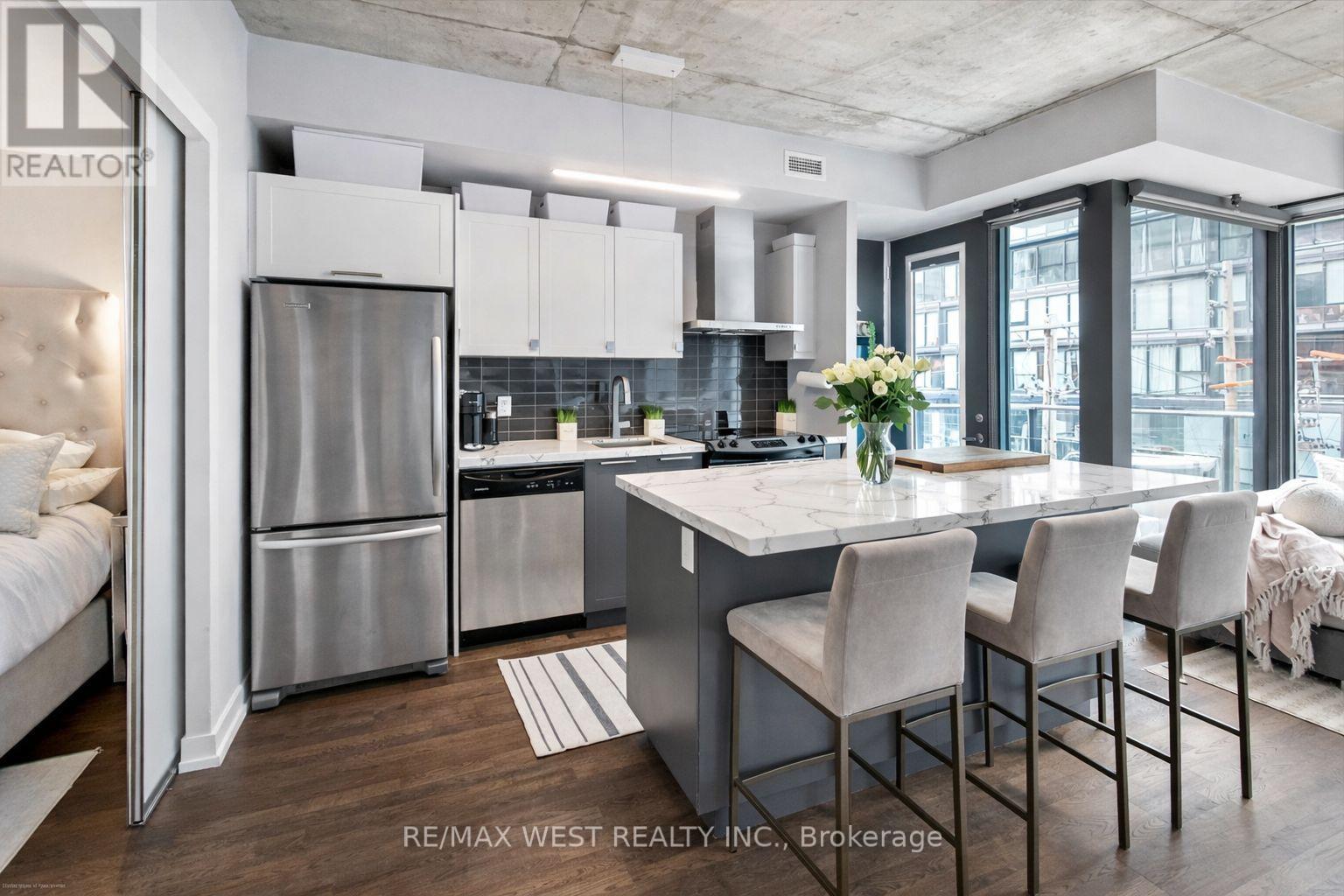 #310 650 KING STREET W - 11