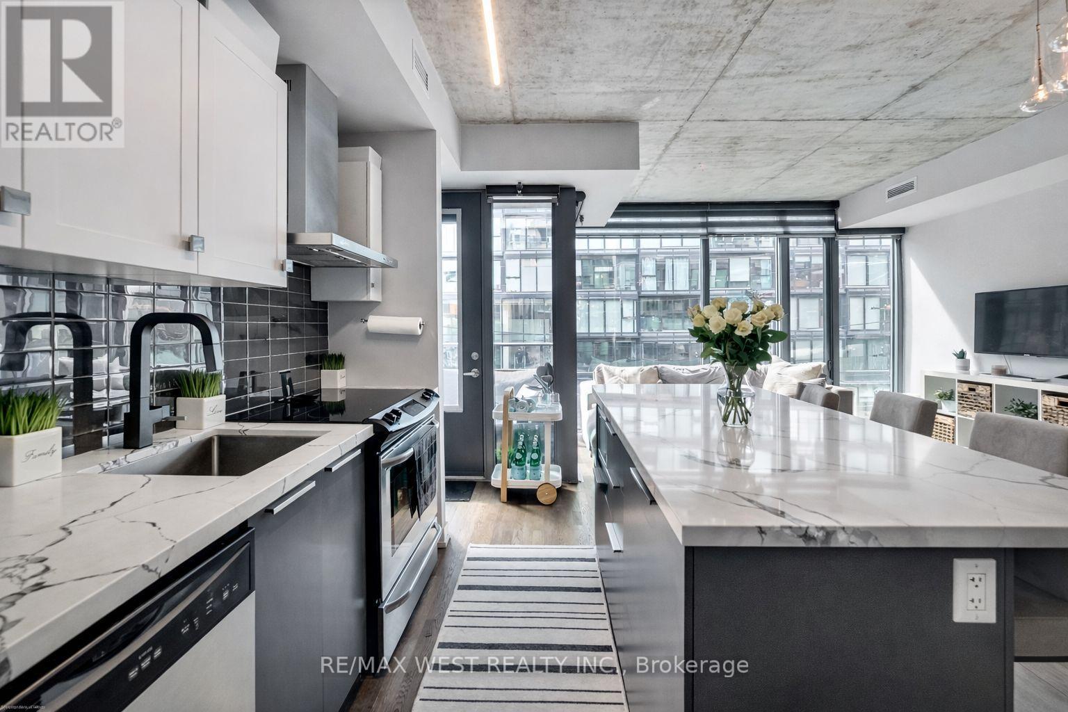 #310 650 KING STREET W - 12