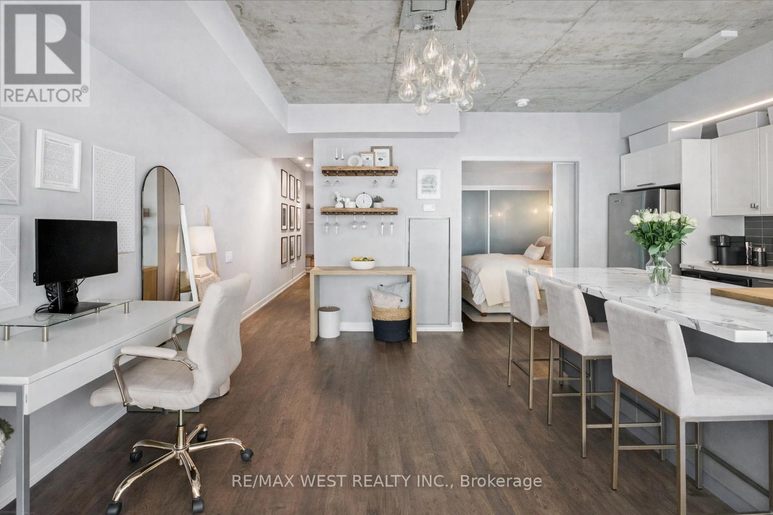 #310 650 KING STREET W - 9