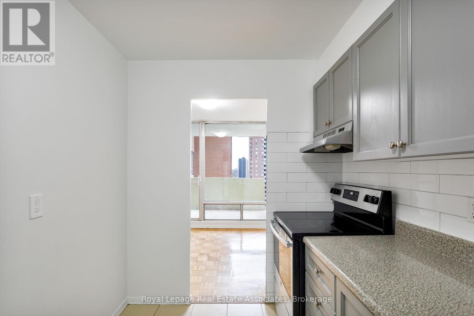 #1710 5 MASSEY SQUARE - 17