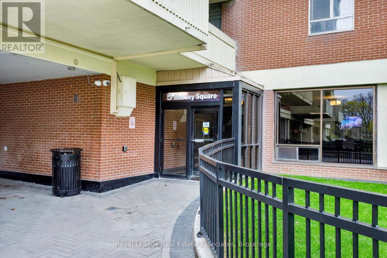 #1710 5 MASSEY SQUARE - 2