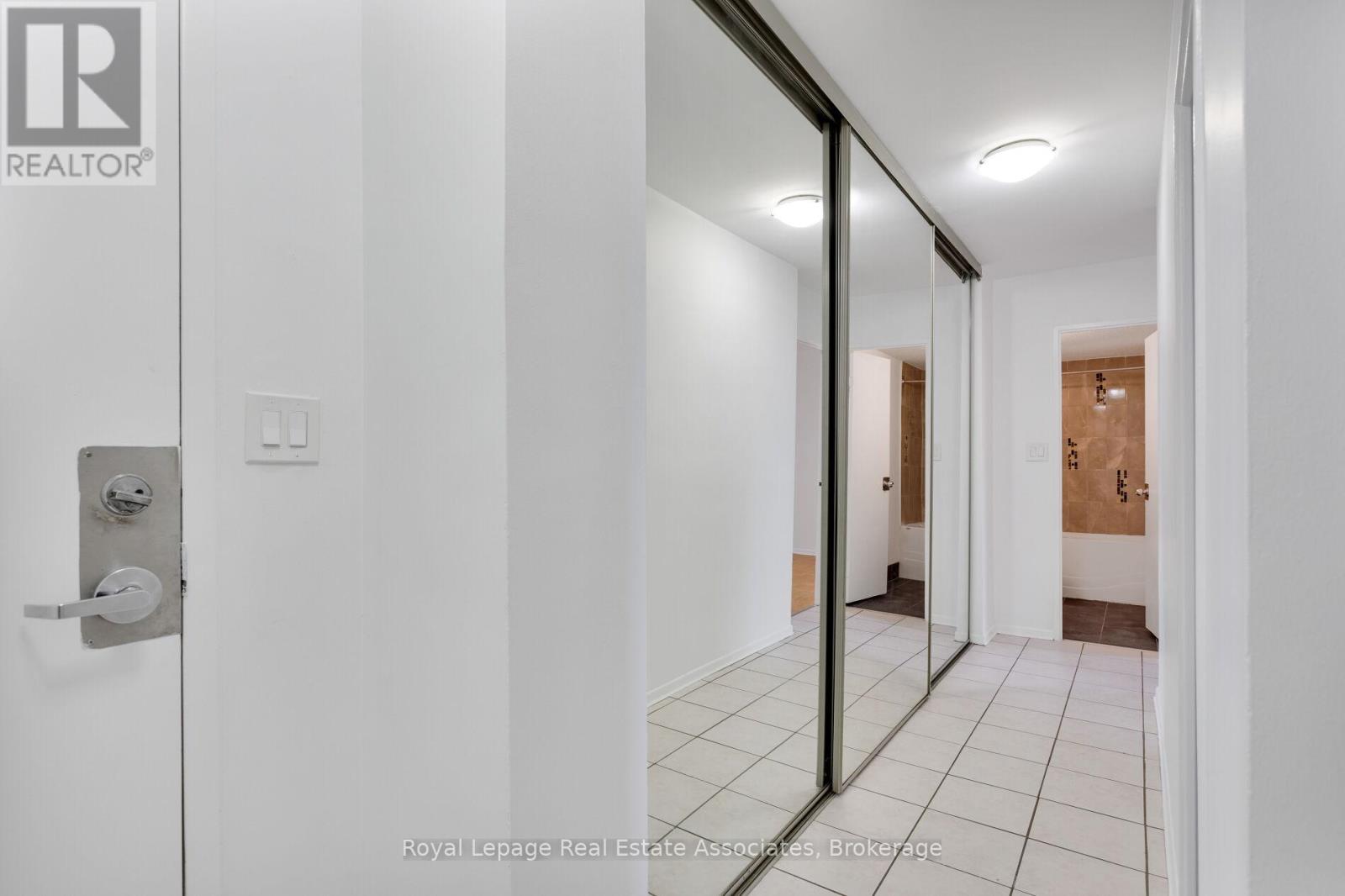 #1710 5 MASSEY SQUARE - 20