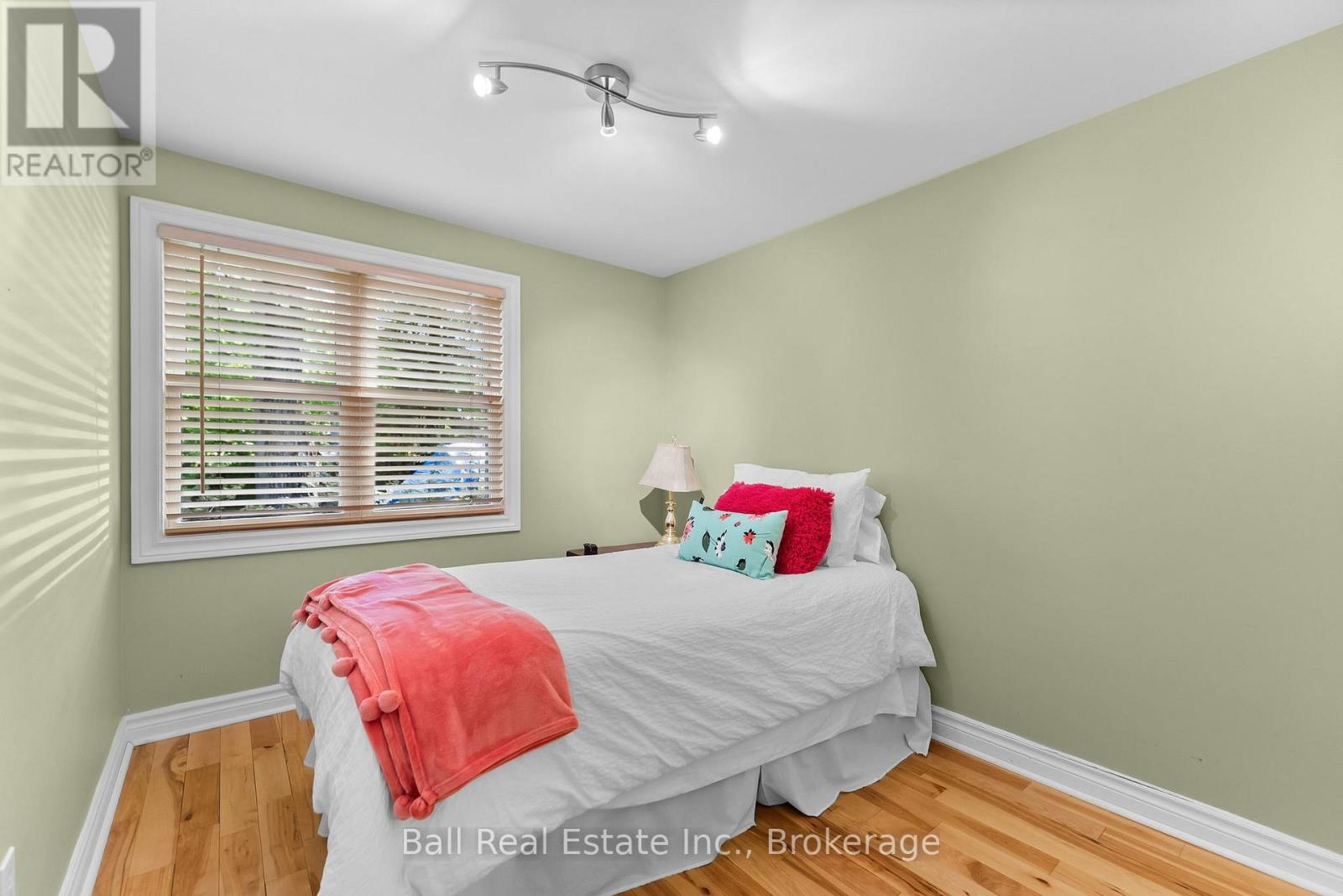 1120 RUTHVEN ROAD - 33