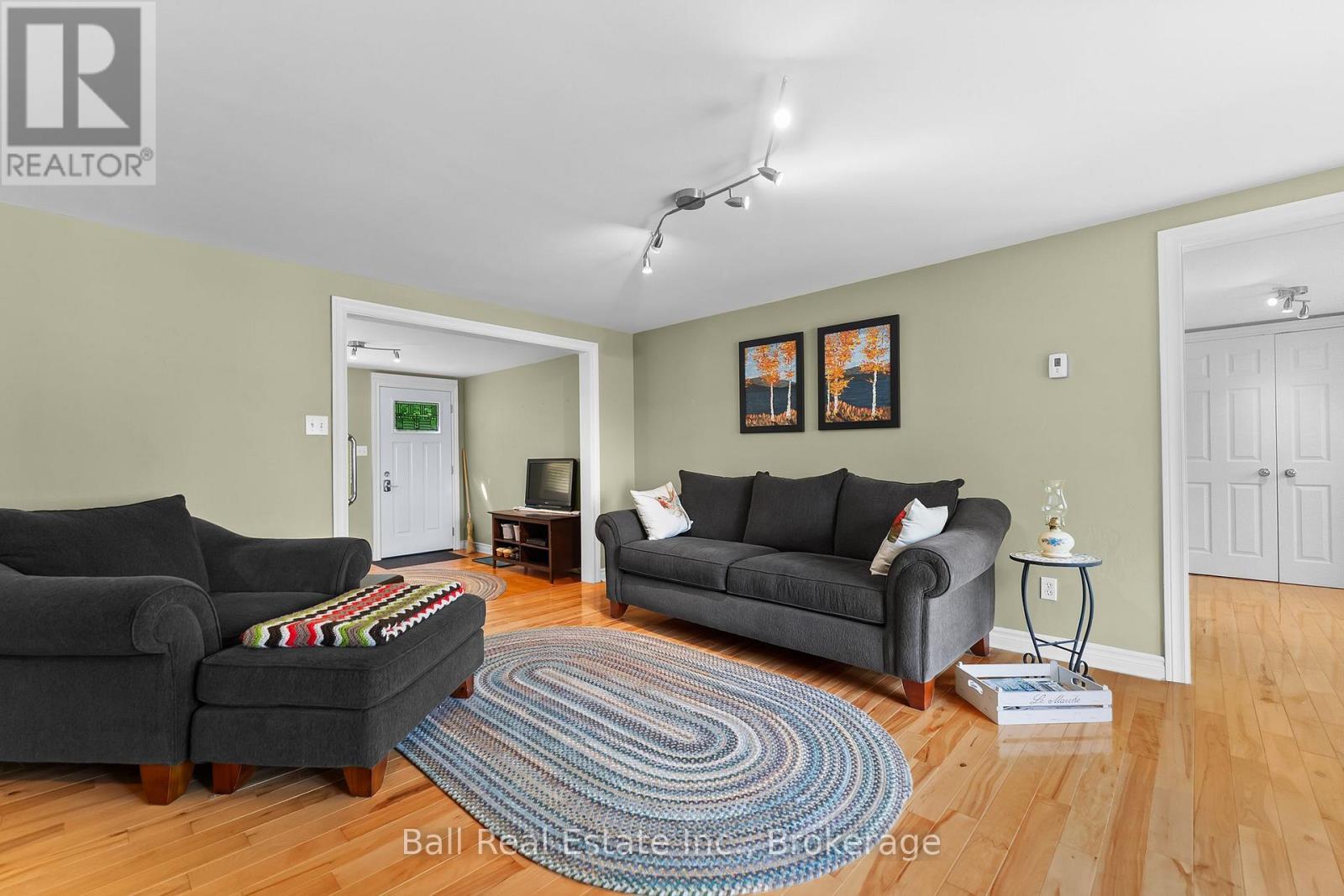 1120 RUTHVEN ROAD - 27