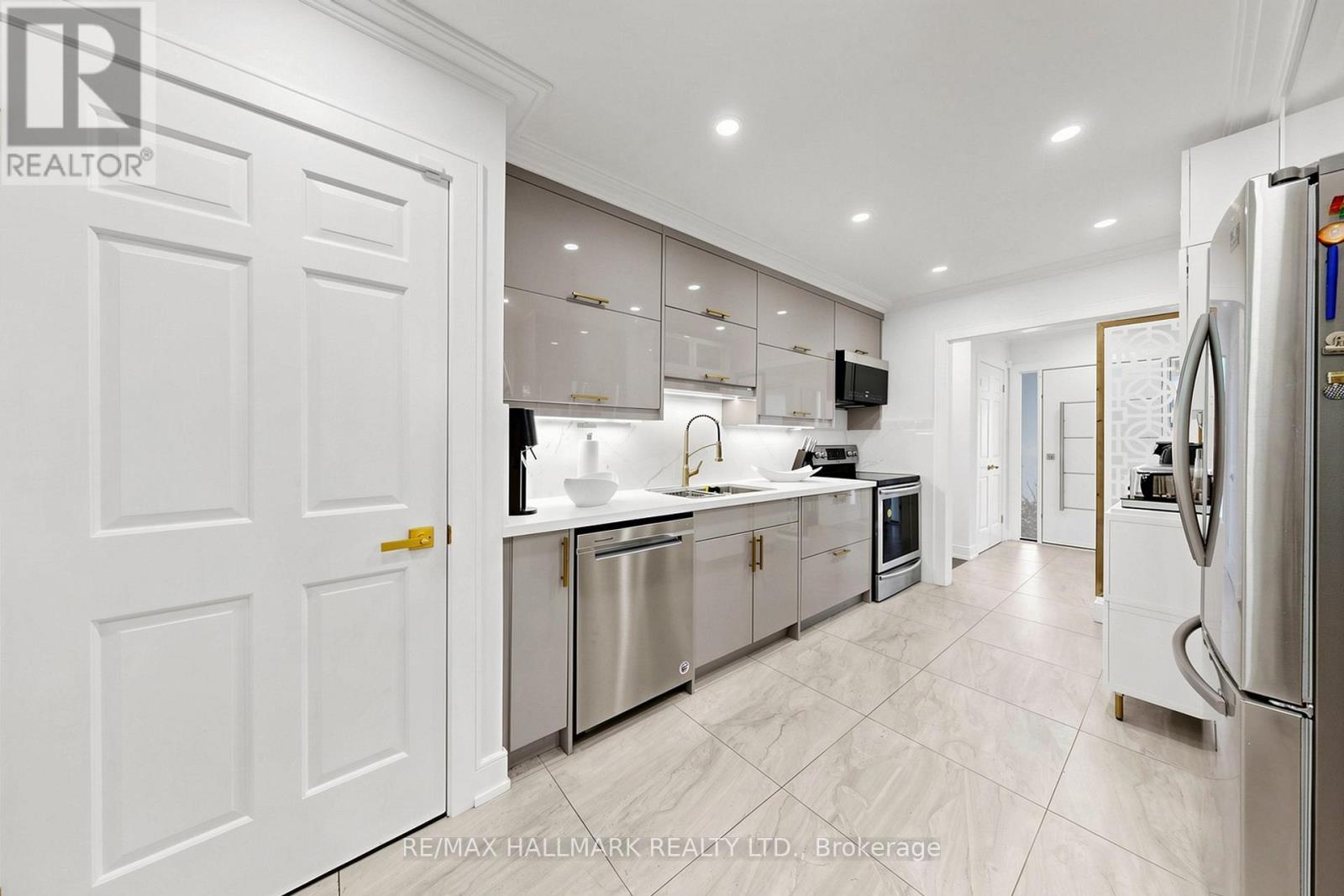 231 CENTRE STREET W - 24