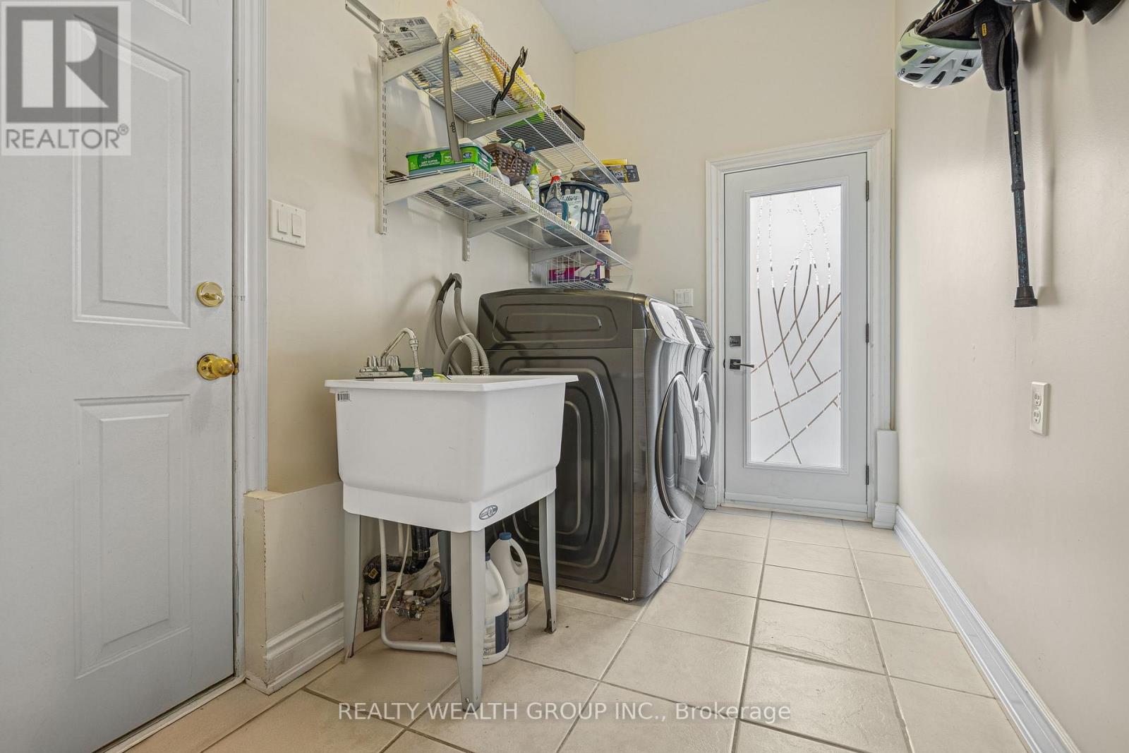 896 BOOTH AVENUE - 23