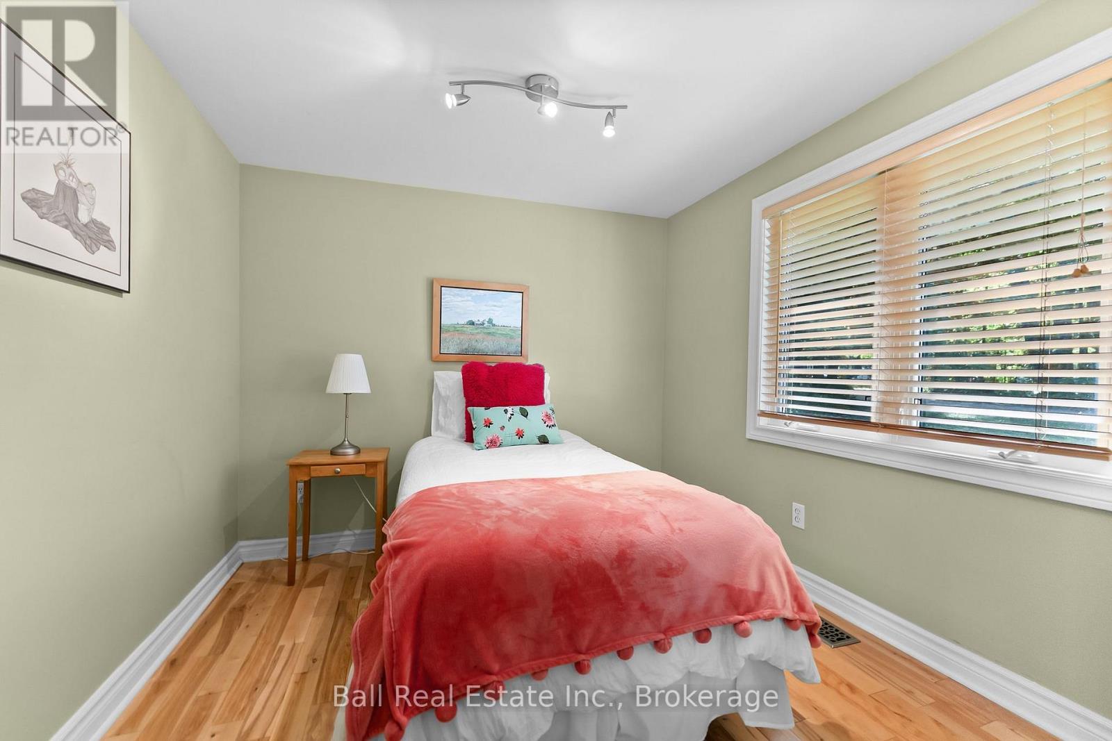 1120 RUTHVEN ROAD - 32