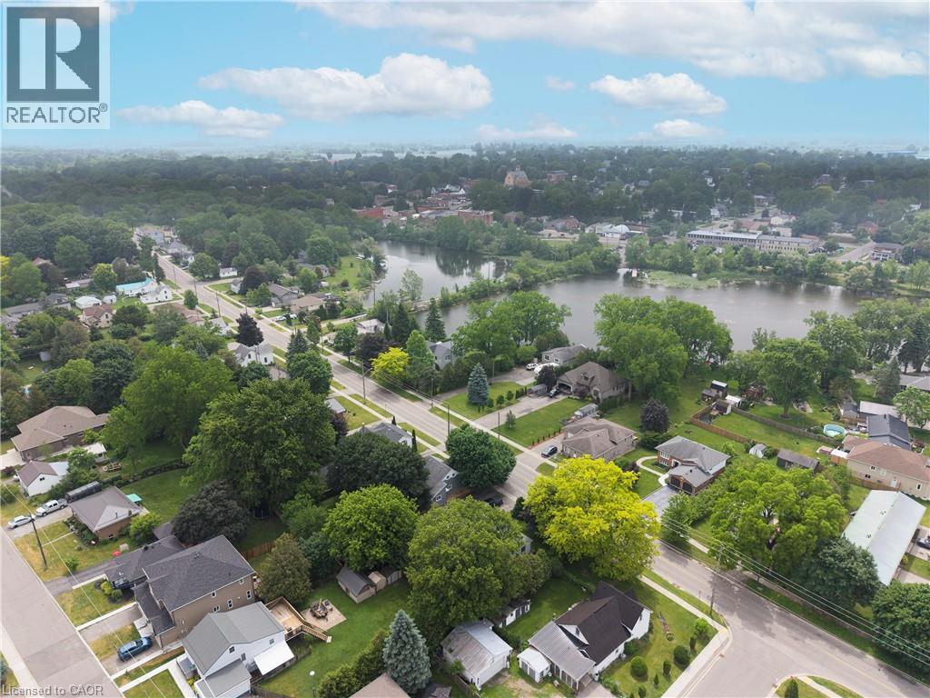 5-bedroom home for sale at 97 MECHANIC Street W, Waterford ON · photo 9 of 37
