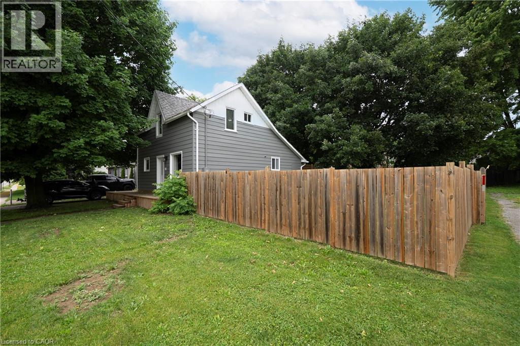 5-bedroom home for sale at 97 MECHANIC Street W, Waterford ON · photo 13 of 37