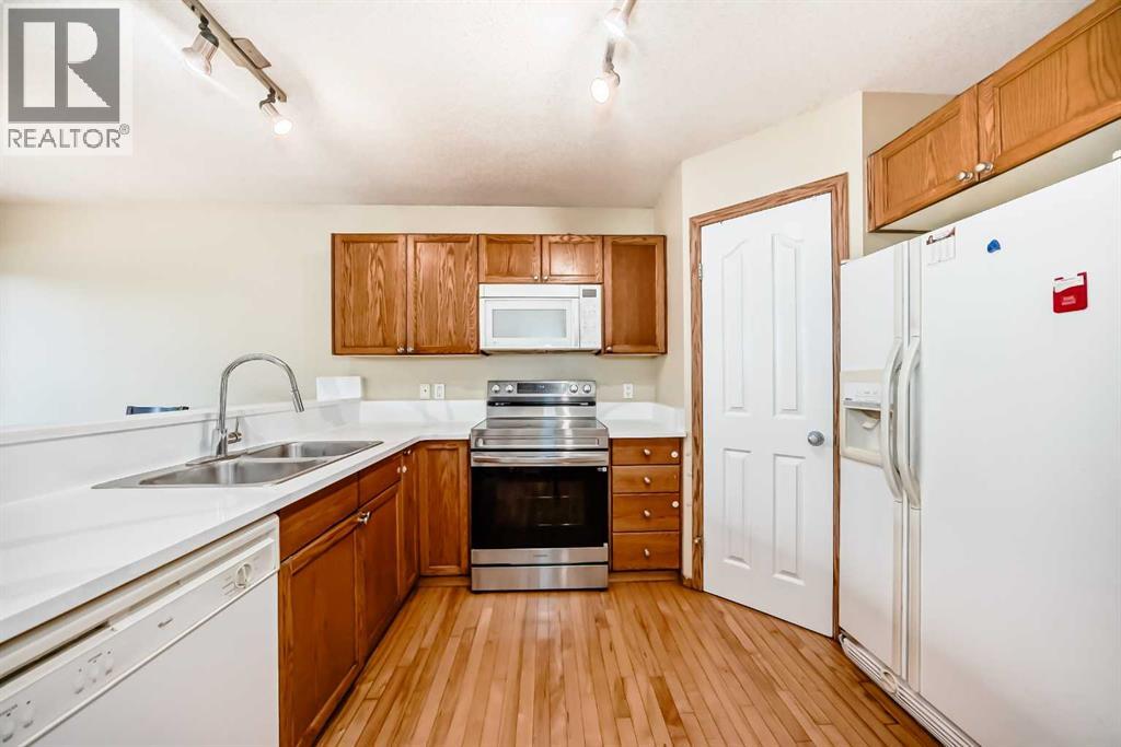 30 Covehaven View NE - 4