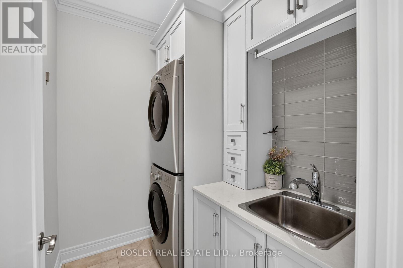 #UNIT 5 175 QUEEN STREET - 19