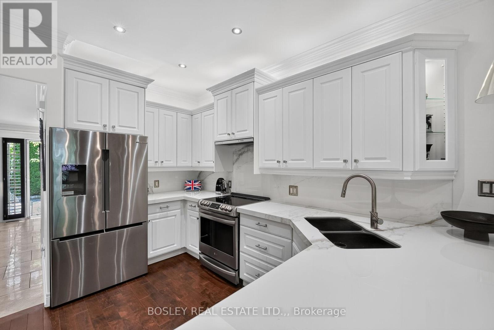 #UNIT 5 175 QUEEN STREET - 4