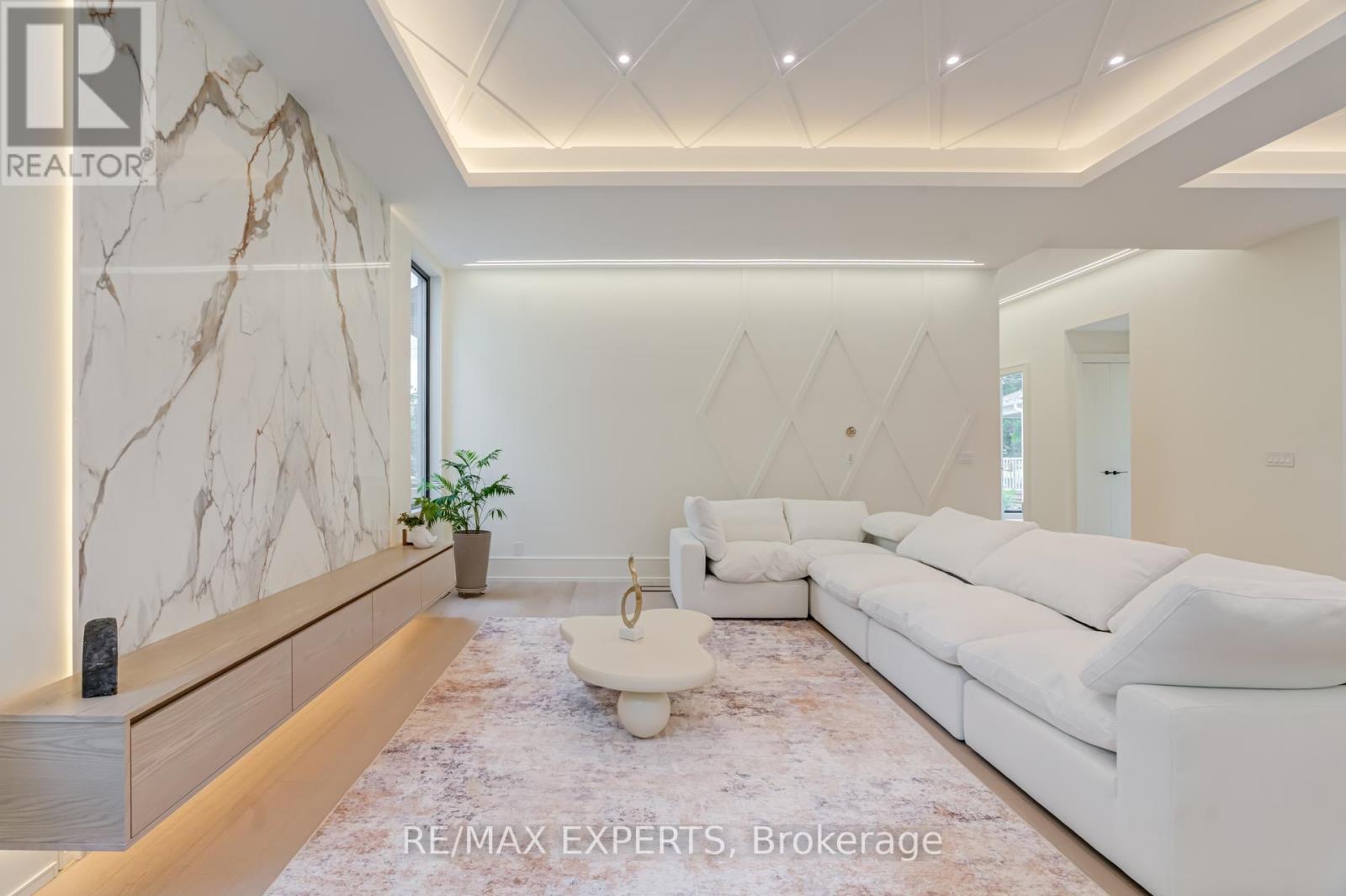 84 MOSLEY STREET - 10