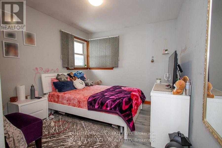 1171 OXFORD STREET E - 10