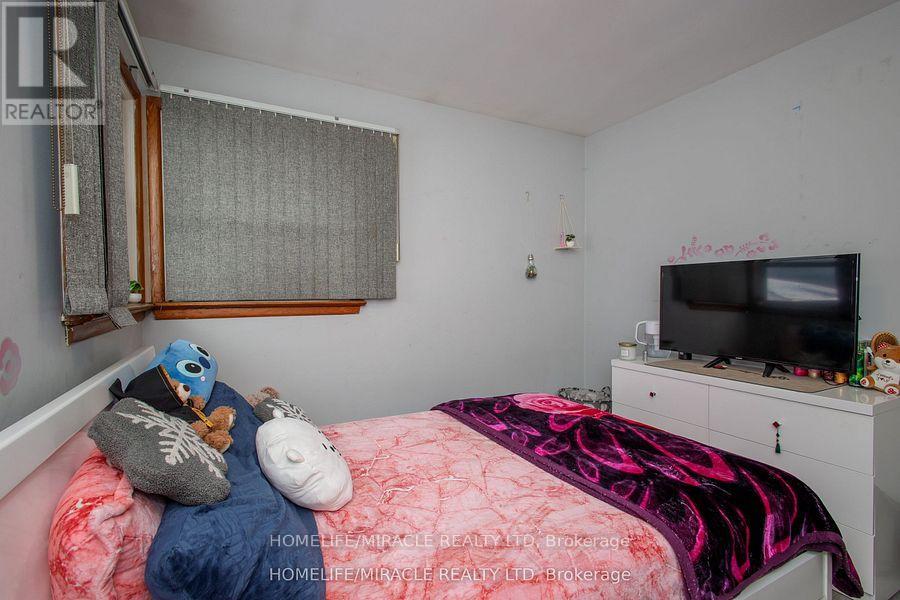 1171 OXFORD STREET E - 11
