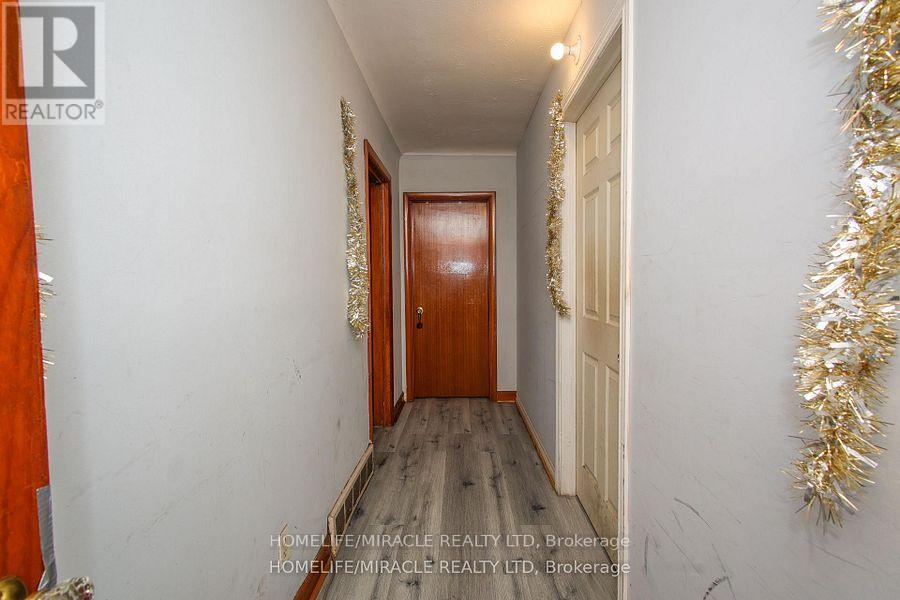 1171 OXFORD STREET E - 15