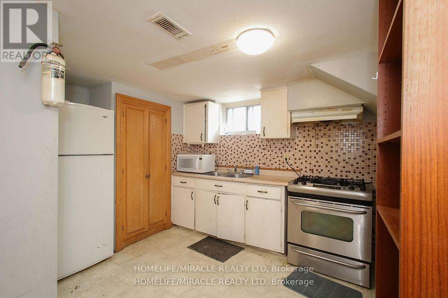 1171 OXFORD STREET E - 32