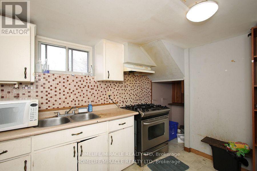 1171 OXFORD STREET E - 34