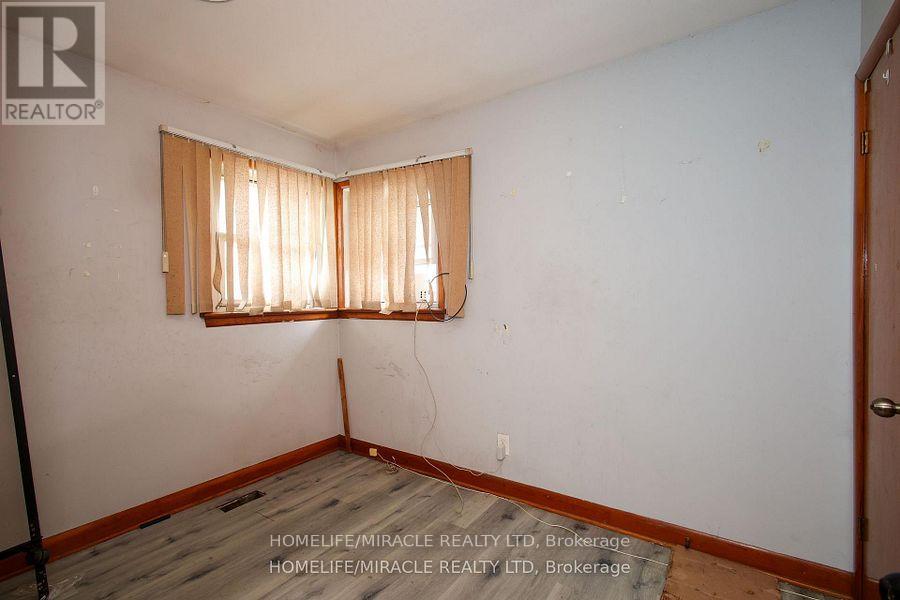 1171 OXFORD STREET E - 8