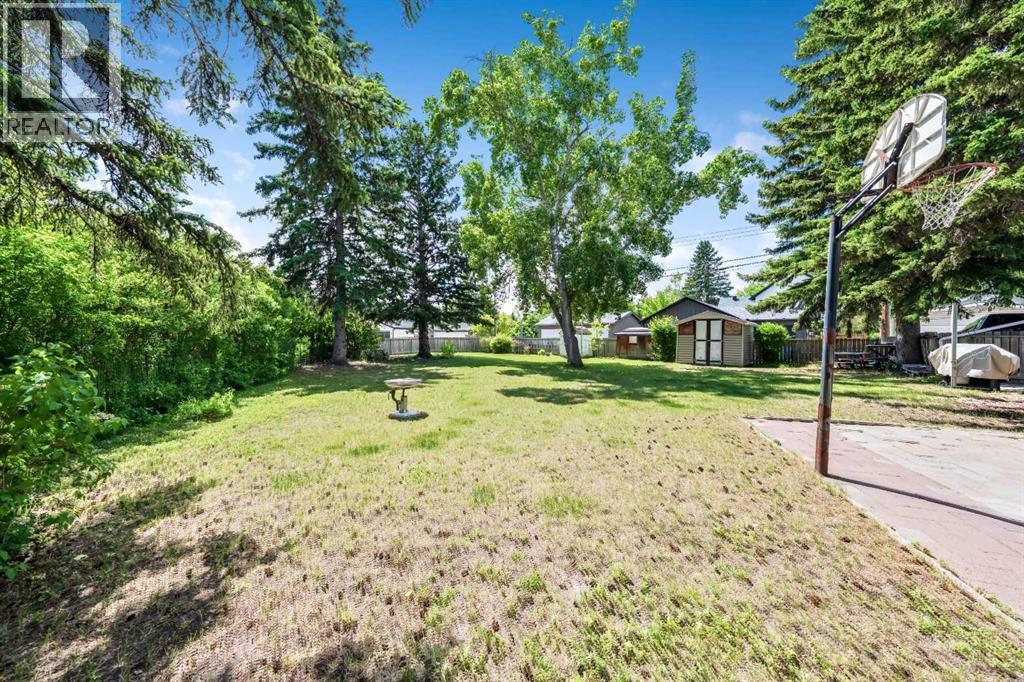 1811 Canberra Road NW — photo 32