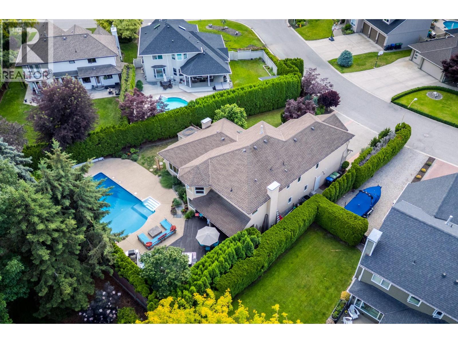 492 Carona Crescent - 3