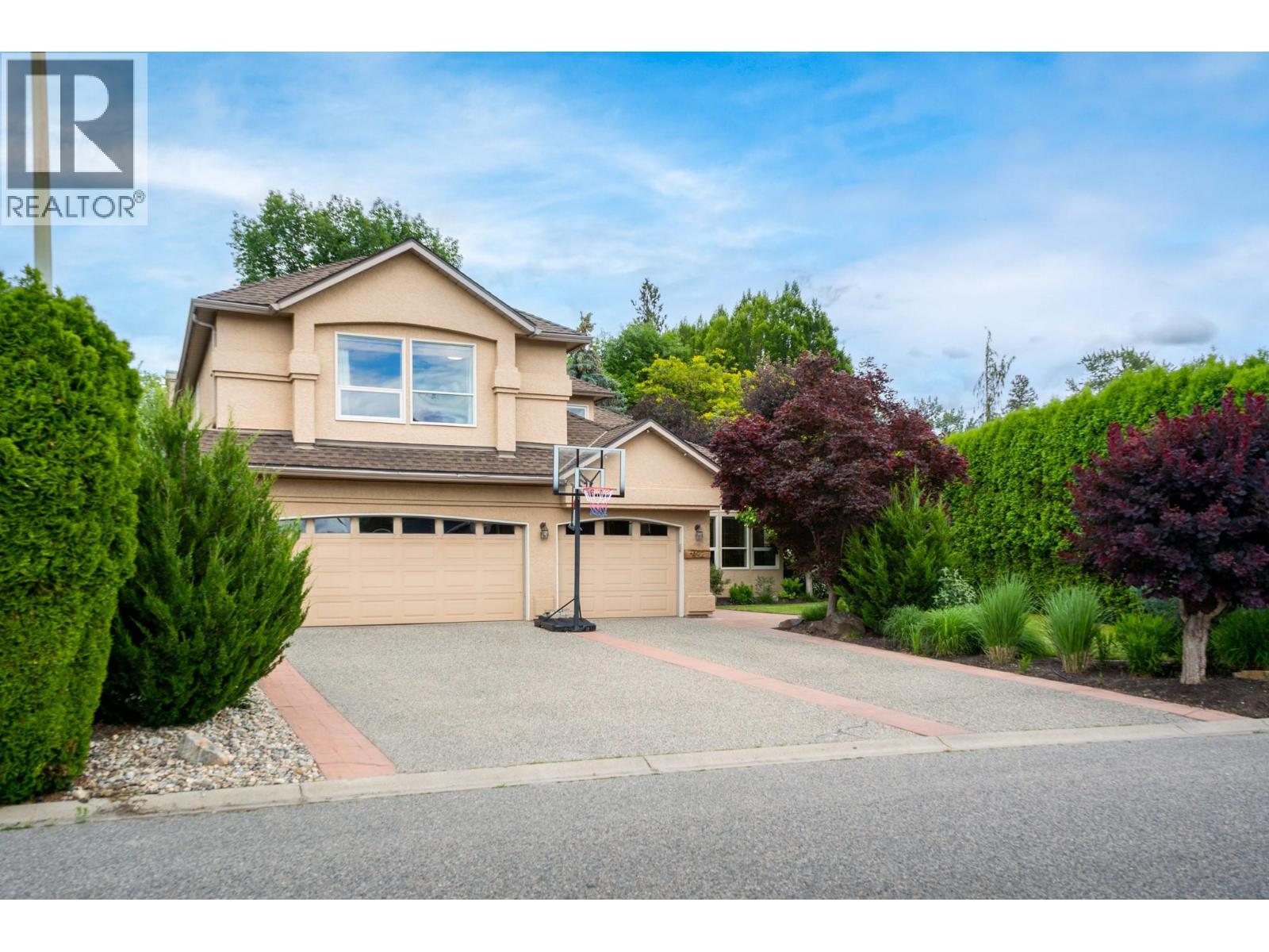 492 Carona Crescent - 1