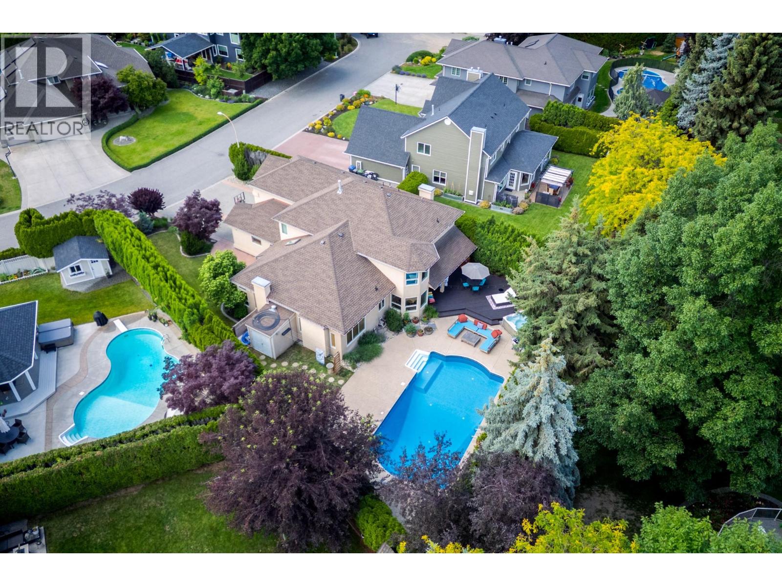 492 Carona Crescent - 4