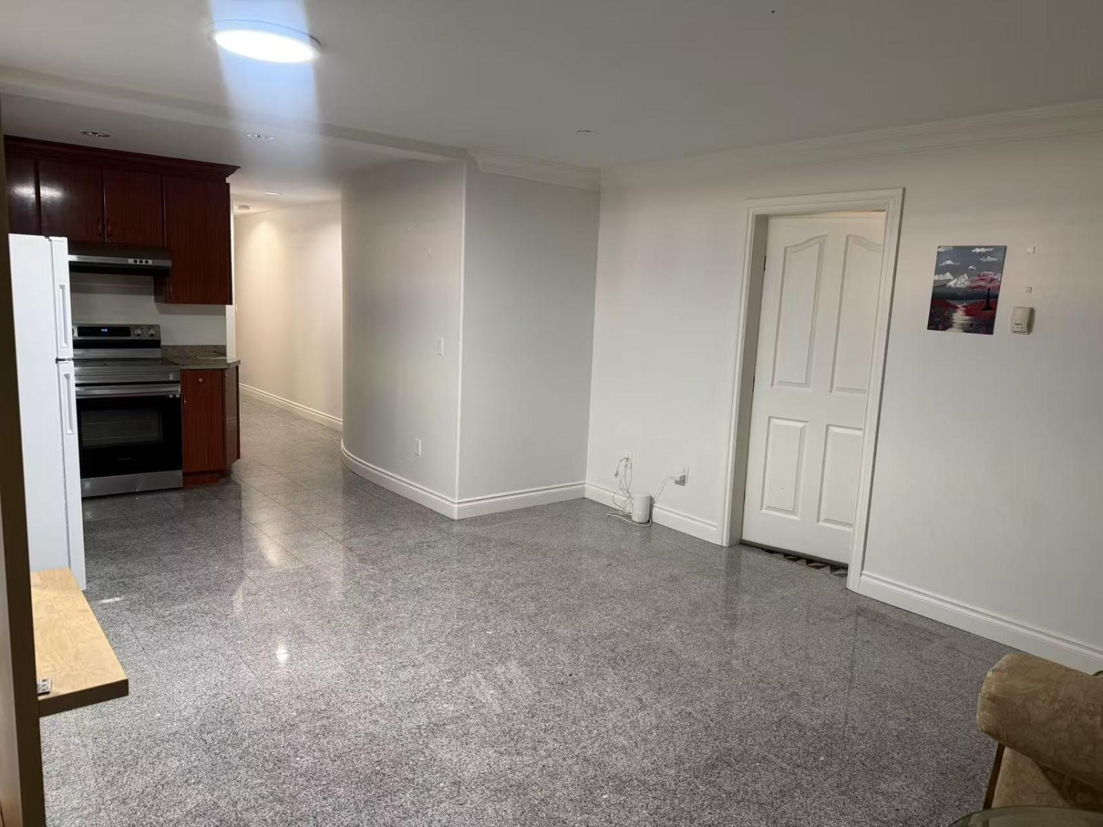 BSMT 16433 93B AVENUE, Surrey — photo 2