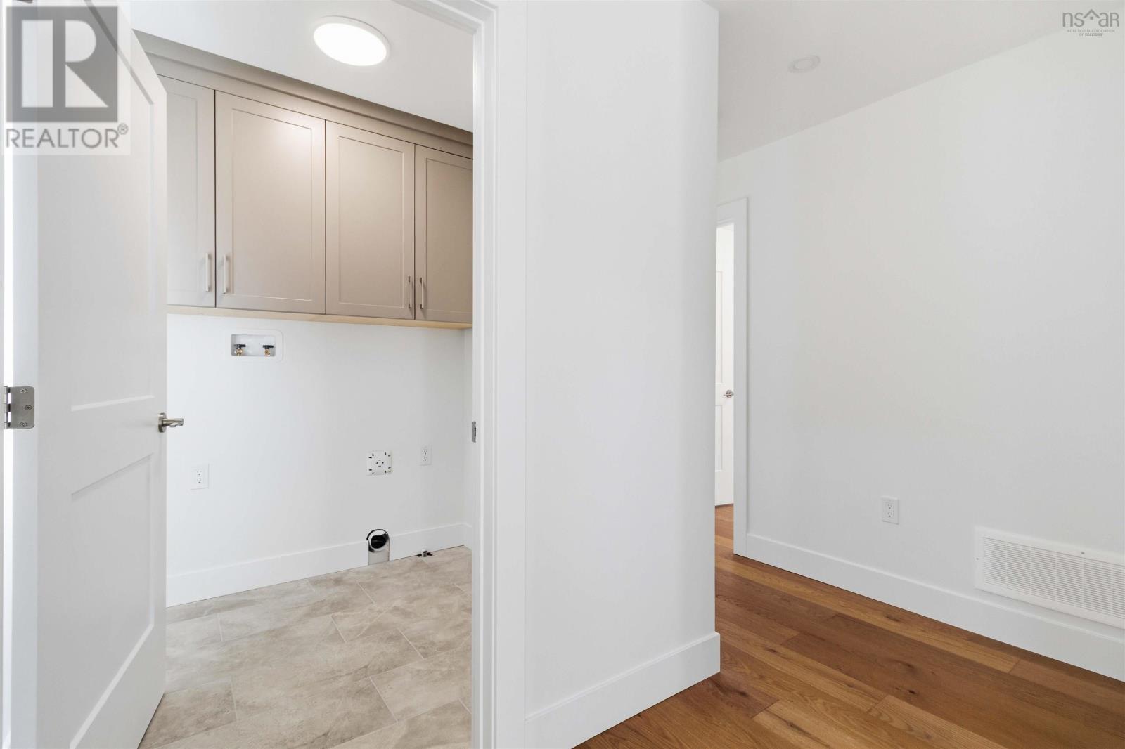 LW02 208 Lewis Drive - 23