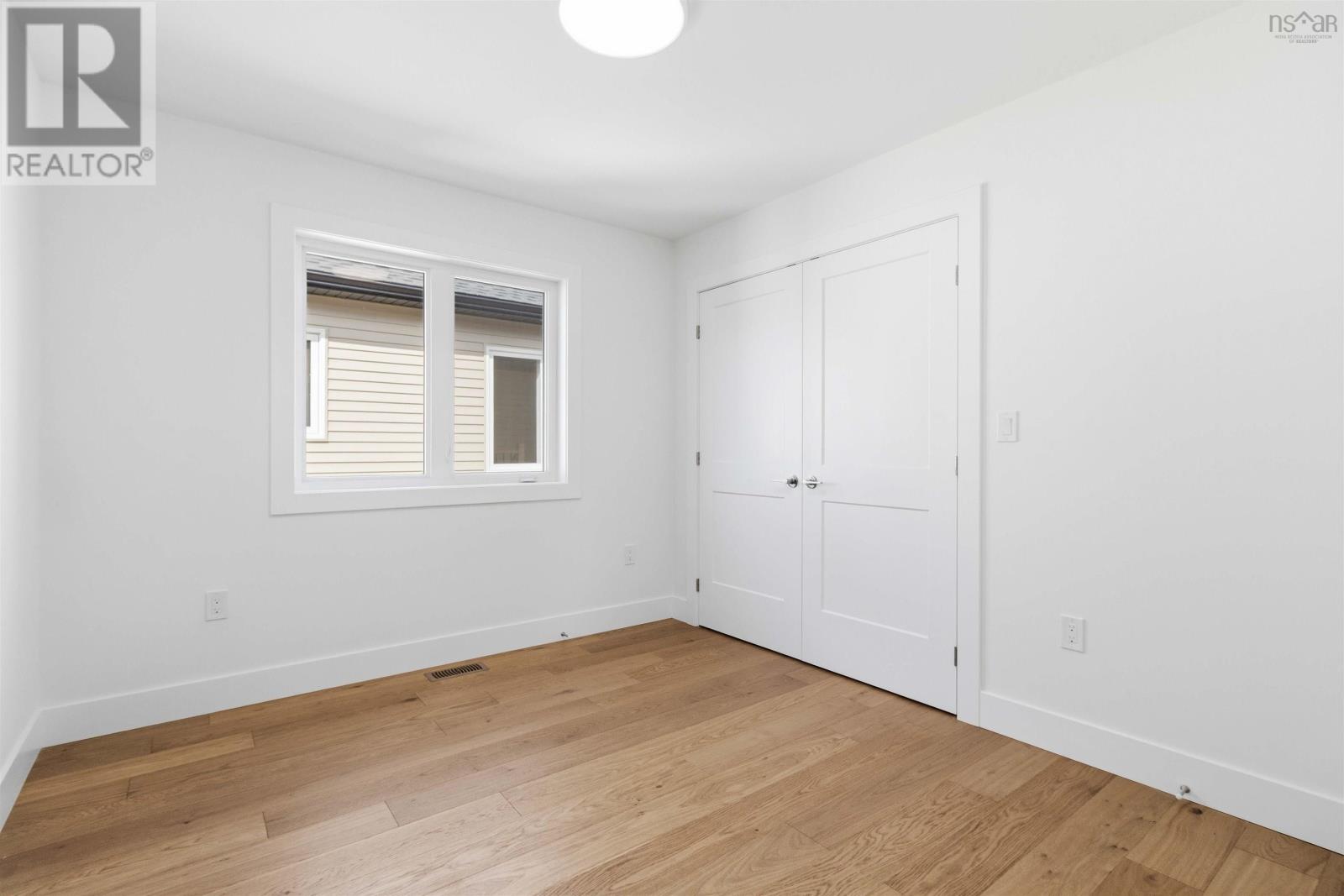 LW02 208 Lewis Drive - 24