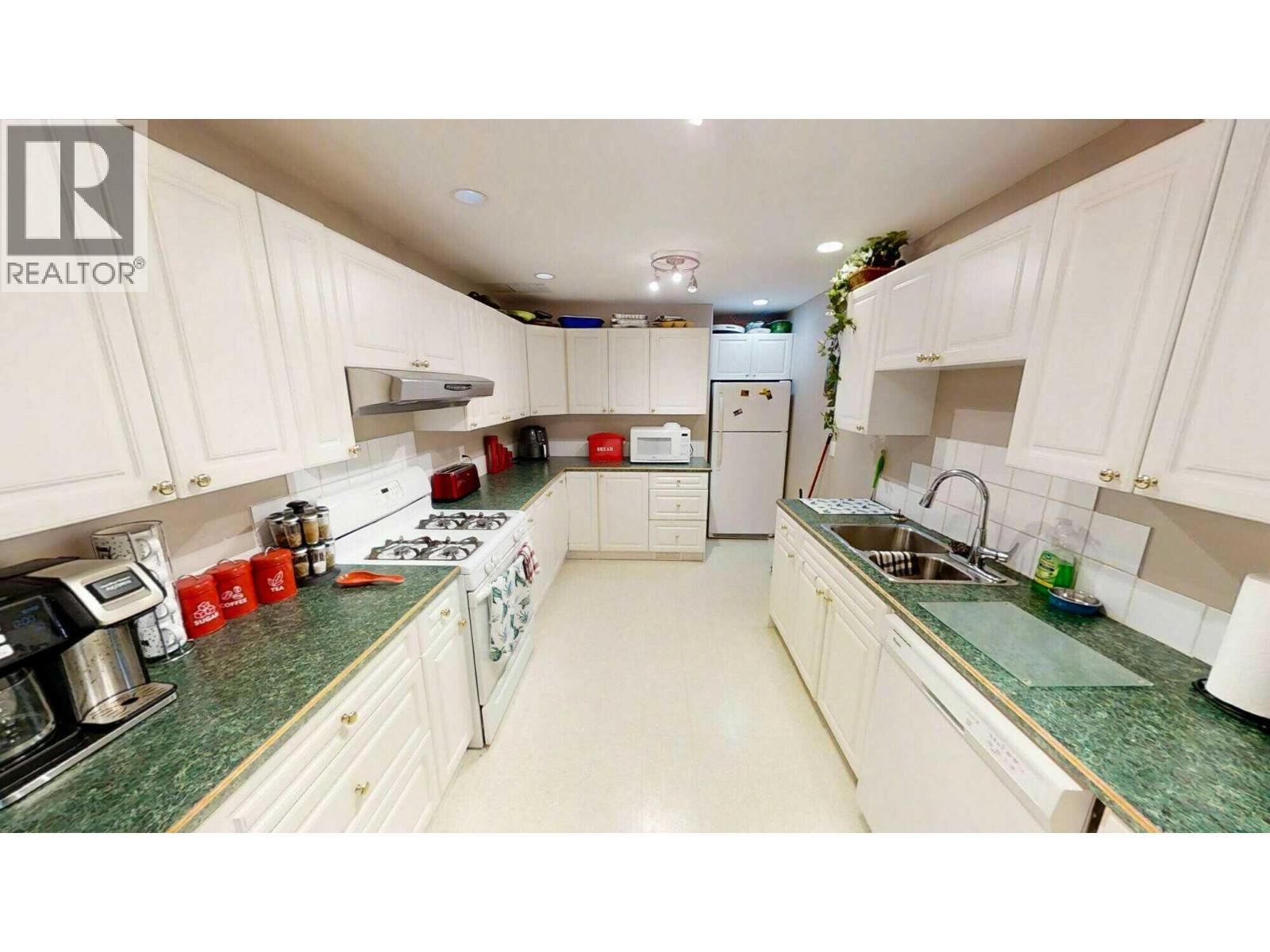 317 Hyslop Drive - 11