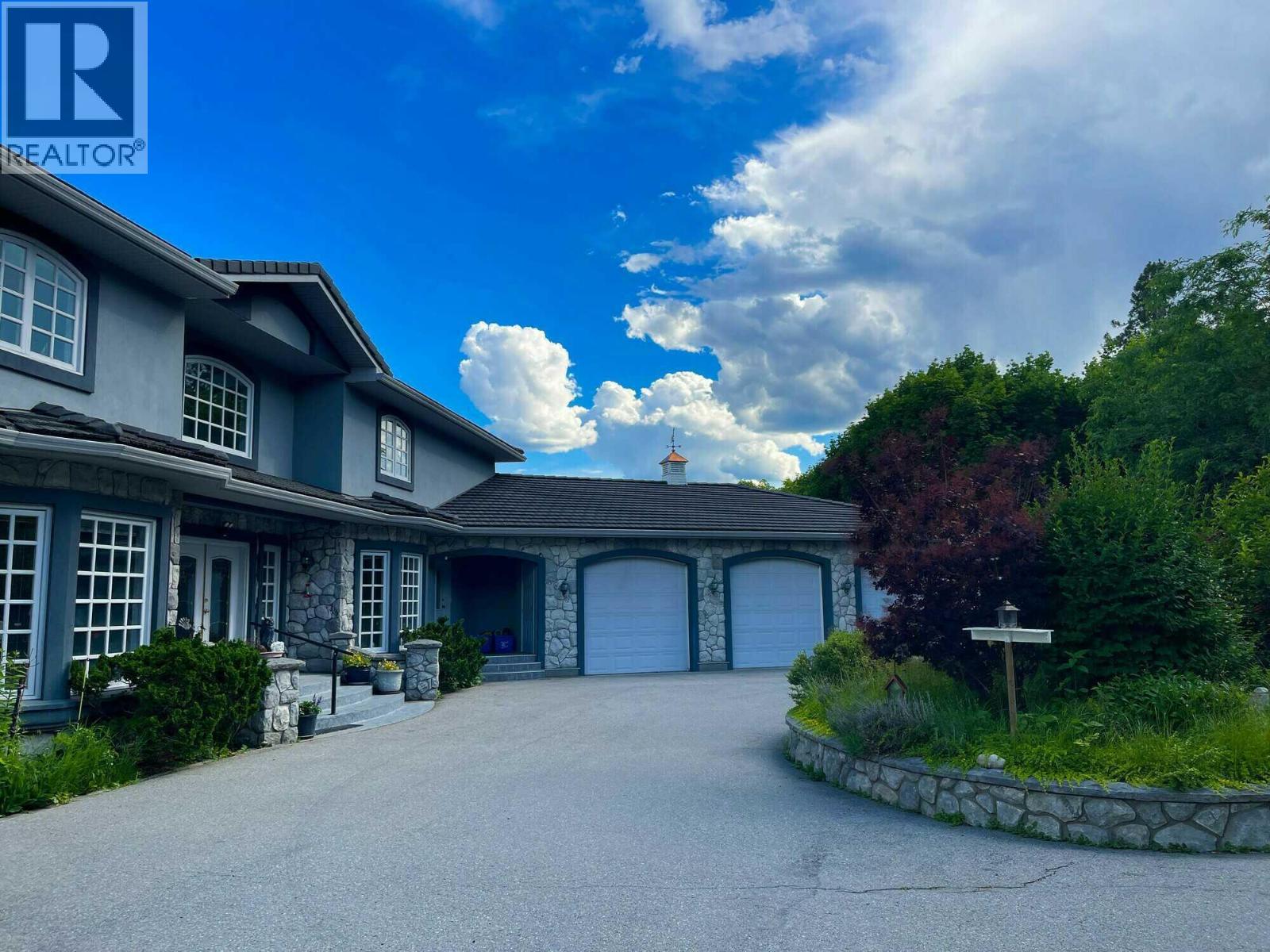 317 Hyslop Drive - 1