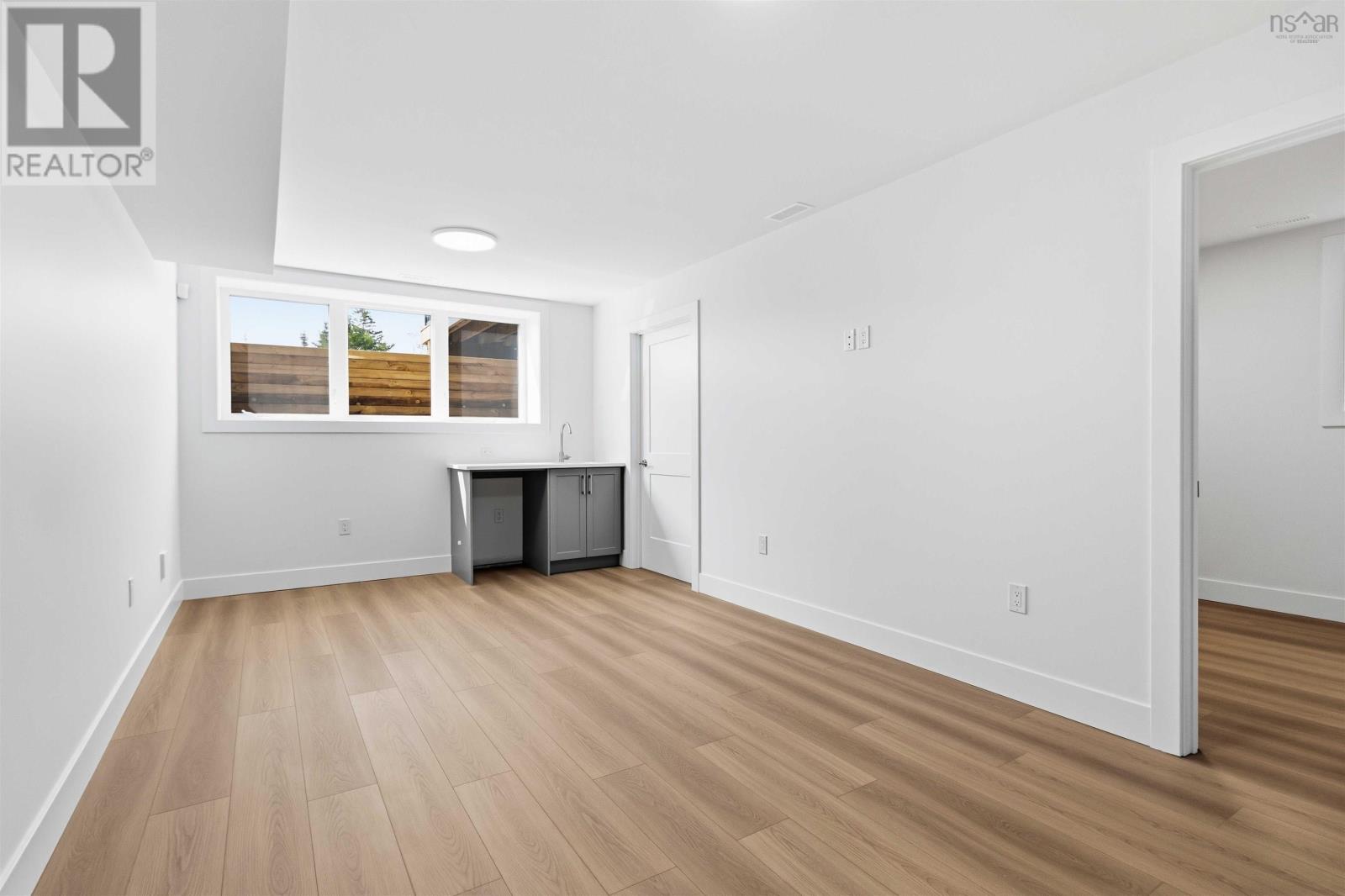 LW02 208 Lewis Drive - 27