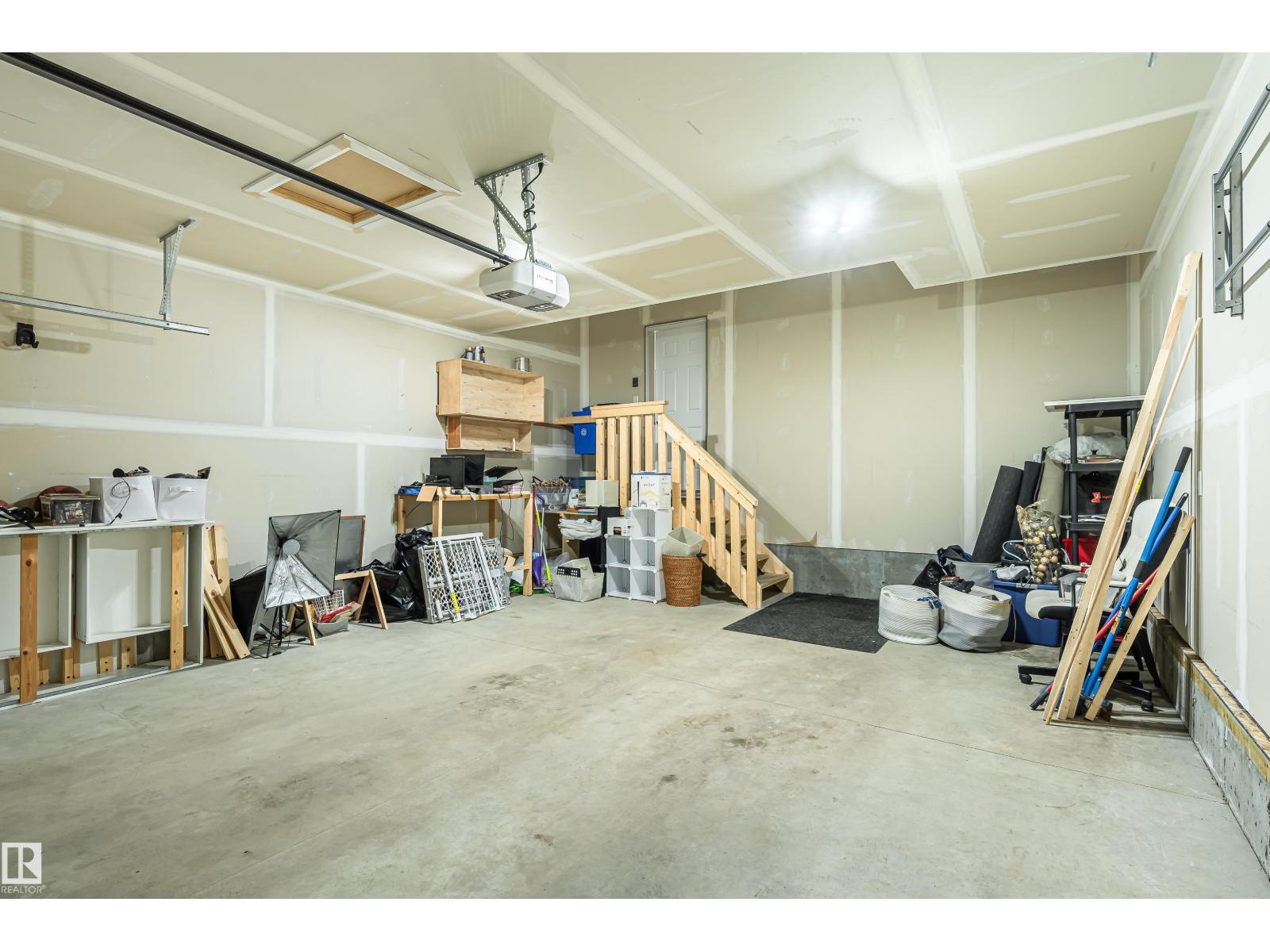 102 MEADOWLAND WY - 32