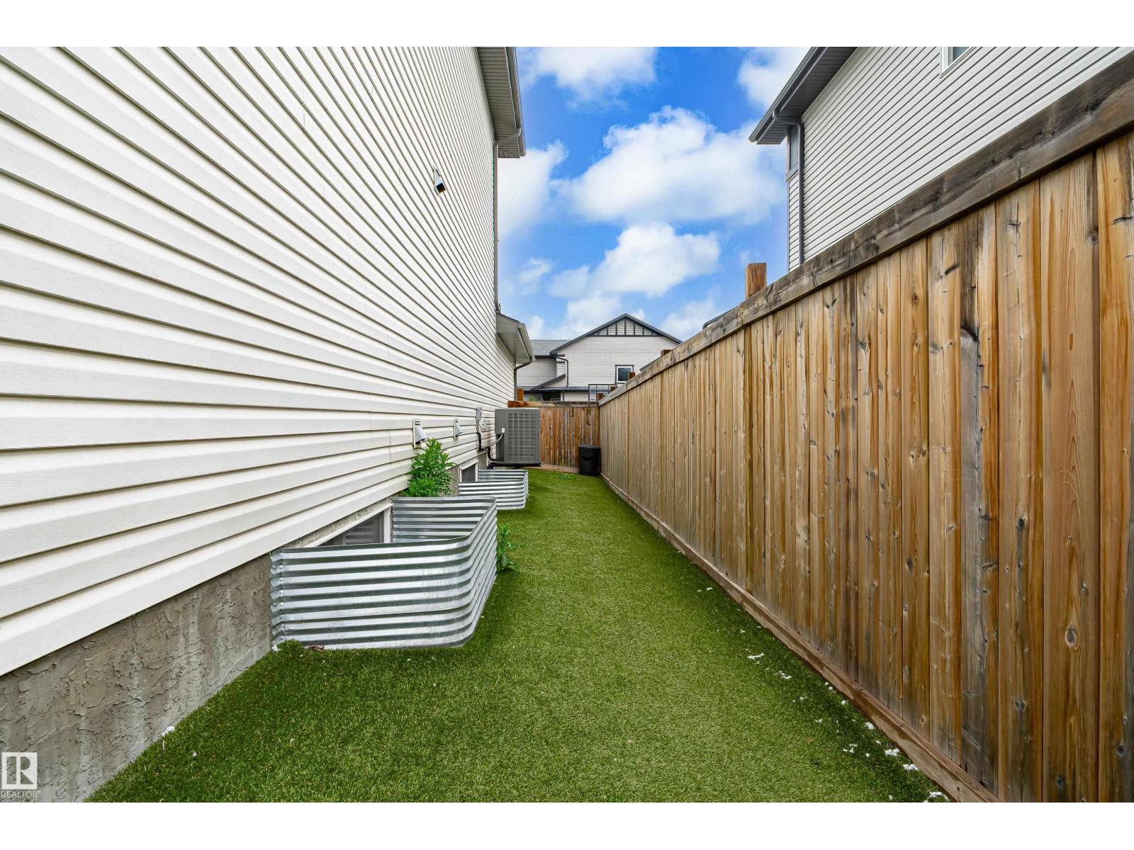 102 MEADOWLAND WY - 38
