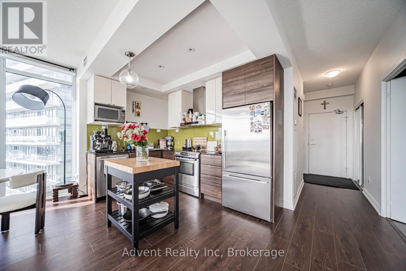 #3008 121 MCMAHON DRIVE - 10