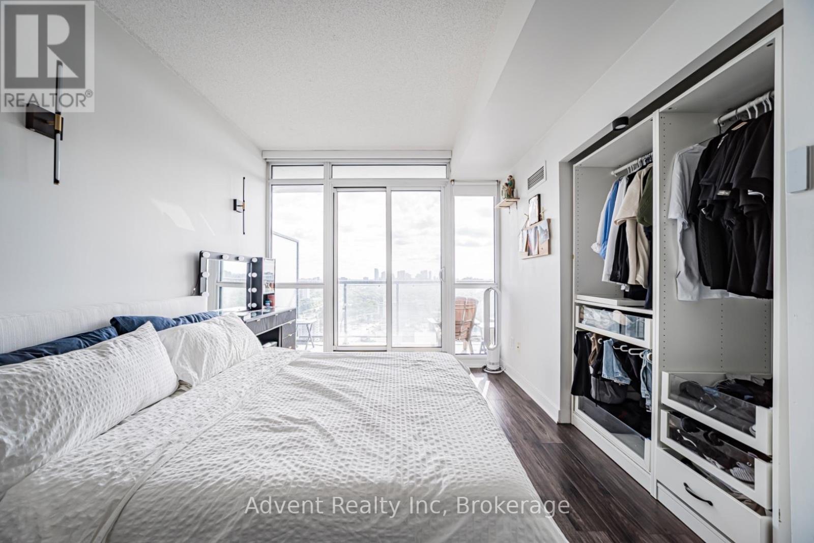 #3008 121 MCMAHON DRIVE - 16
