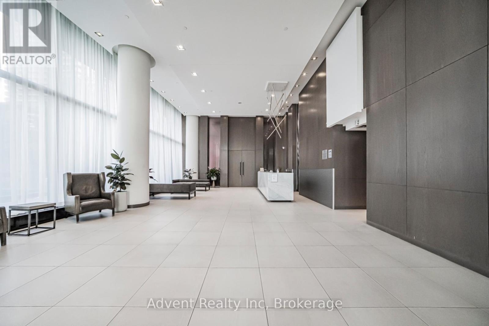 #3008 121 MCMAHON DRIVE - 23